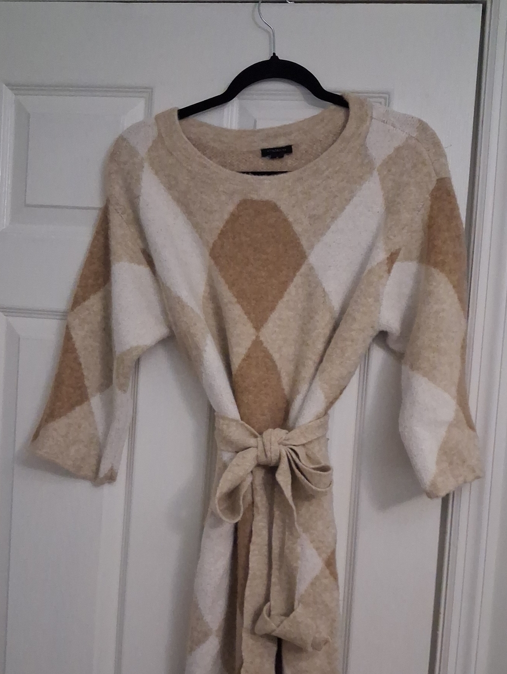Ann Taylor Beige & White Argyle Tie-Waist Crewneck Sweater